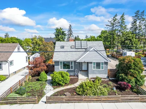 Heritage Retreat: Hot Tub, Private Yard, Firepit, Sleep 10