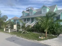 Sleeps 10, Hot Tub ,Centrally Located , Generator WiFi , Rooftop Deck,