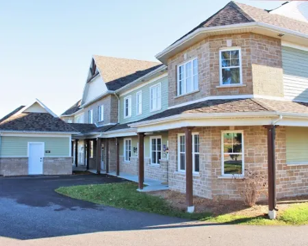 Luxurious 3 bedroom condo. 2 minutes from beautiful Mont Bromont.  CITQ#248275 Hotels in Bromont