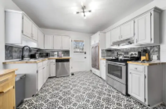 Remodeled Historical Home in Downtown Warm Springs