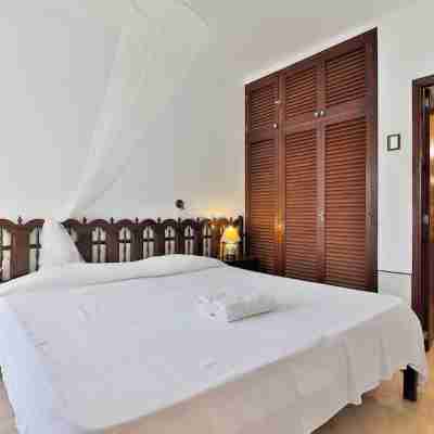 2-Bedroom Holiday Apartment with Beach Access in Cala d'Or Rooms