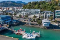 Magic Sunsets & Waterfront Views Apartment Hôtels à : 