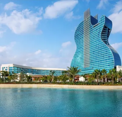 A single family home near beaches, Miami Dolphins Stadium & shopping outlets. Aldi附近的飯店