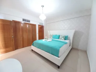 Beautiful 2-bedroom condo in fabulous Guayacanes with WiFi, AC 住宿飯店