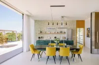 Villa with fantastic view, heated pool