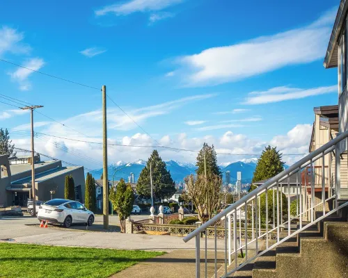 Welcome to Main floor 2 Bedrooms Suite A &10 minute walk from Metrotown Mall Hotels in Burnaby