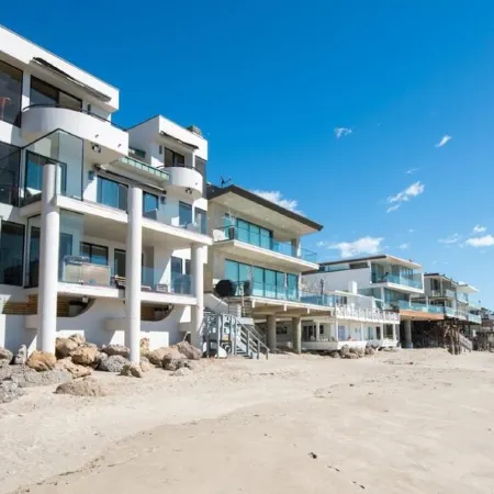 "Unrivaled Luxury at Premier Beachfront Getaway: Private Beach Access"