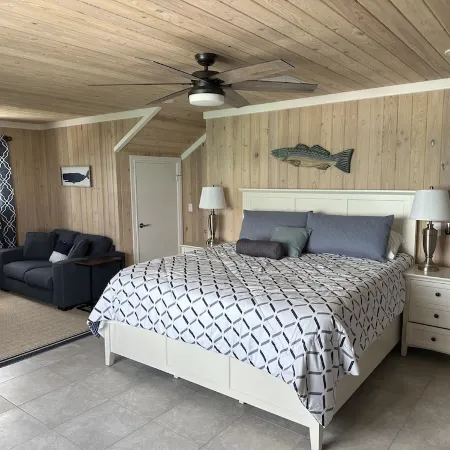 7Br7BA, Pool, 2 Boat Slips, Steps to Tahiti Beach, Sleeps 18, +Cabana Adds 2