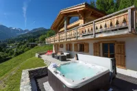 new luxuriously appointed Chalet  Charbray - La Tzoumaz - 10p - hot tub, sauna Hotel a Riddes