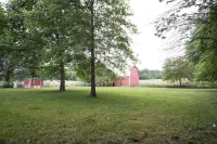 Modern Retreat on Six Acres - Sleeps 13 Hotels in Jersey Township