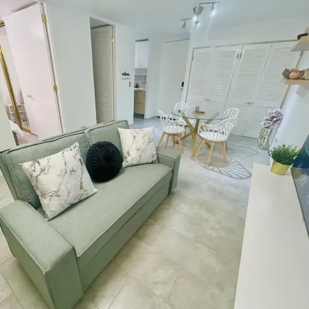 Endless Summer City Suite - Stylish Stay in Prime Location