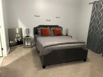 Cozy 3 bedroom ranch style home in the heart of uptown 클리블랜드 몰 주변 호텔