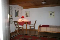 Comfortably furnished thatched roof house with a large garden Hotels in Nordfriesland