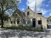 Comfortable and fully furnished apartment with modern bathroom Hotels in Terschelling
