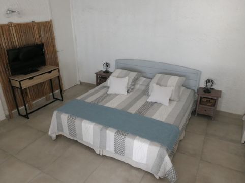 VILLA SOLARIS Independent studio in villa with pool