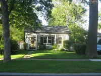 Luxury 1835 Cottage in NOTL. Private parking. Right in centre near Shaw Theatre.