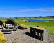 Luxury 5Br Lakefront Homestead — 55 Acres, Sandy Beach, Firepit Hotels in Oberon