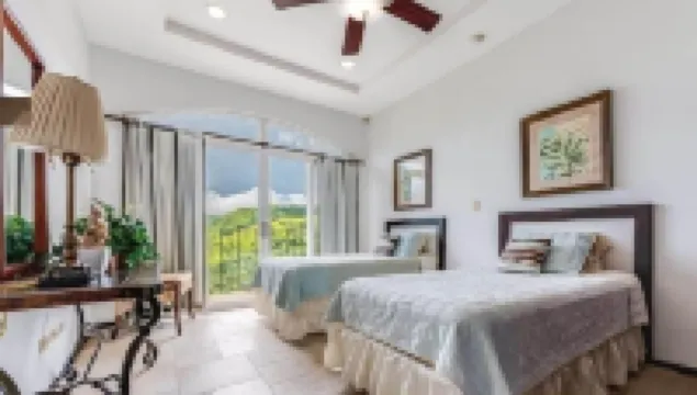 Unbelievable 3br Penthouse with amazing ocean views & private Rooftop patio
