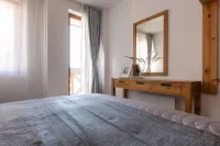 Bright One Bedroom Flat next to Gondola Ski Lift Hotel a