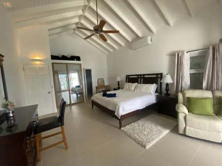 Updated spacious villa with private pool