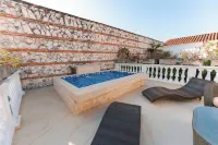 STUNNING VILLA w/Private Terrace & Splash Pool in the Old Town