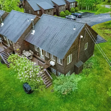 Riverfront Unit. Minutes to Storyland, N Conway and Hiking Trails.