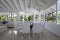 Modern villa with great golf view and outside gazebo
