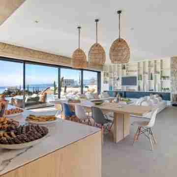 Newly constructed Luxurious Family Villa with Infinity Sunset & Tennis court! Dining/Meeting Rooms