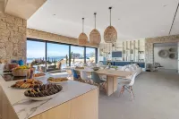 Newly constructed Luxurious Family Villa with Infinity Sunset & Tennis court!