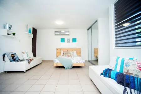 One minute walk to the beach!