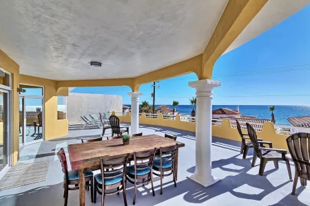 MODERN 5 Star Home in Las Conchas. IMPECCABLY CLEAN,  A+ views. PRIVATE