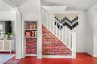 Private home steps away from the Big Dinosaur!