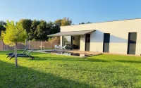 Voo Residence – Hillside Villa with Heated Natural Pool - Pools
