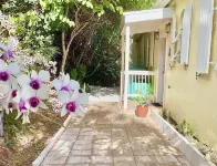 Nancy's Folly Villa - Fabulous Home - overlooking dazzling Rendezvous Bay