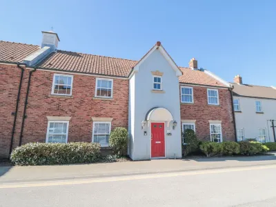 Sunny Bay Hotels near Filey Bird Garden and Animal Park