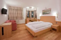 Hotel Rosa Resort Hotels in Coredo