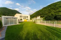 Yangsan Yeonhuijae Pet-friendlyPool Villa Отели рядом с достопримечательностью «Pyeongsan Bookstore»