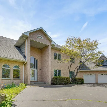 Relaxing Sauna: Hoffman Estates Villa in Elgin! Ξενοδοχεία στην πόλη Elgin