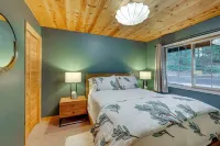 Outdoor Oasis: Modern Nordic Cottage by Lake! فنادق في Alta