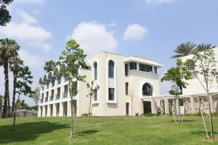 HI - Karei Deshe Hostel Отели рядом с достопримечательностью «Церковь Умножения Хлебов и Рыб»