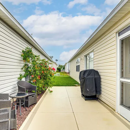 6 Mi to Lake Sumter Landing: Home w/ Perks!