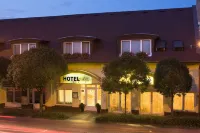 Alfa Hotel - 3 ดาว
