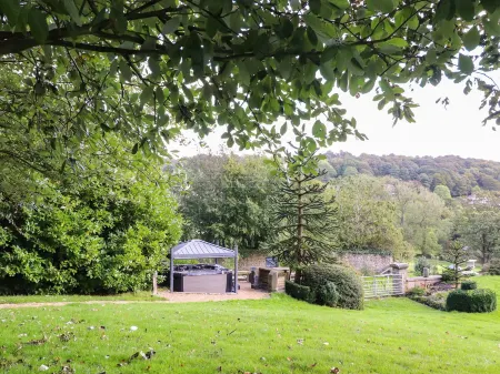 Fernhill Castle Отели рядом с достопримечательностью «Catgill Farm»