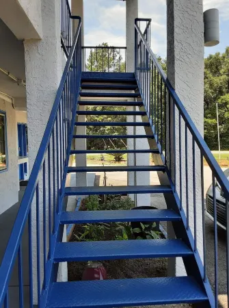 Ponce de Leon Motel Отели в г. Дефьюниак Спрингс