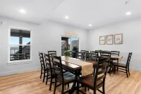 Cedar Shores 7 Bedroom Home by RedAwning