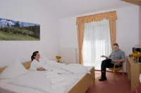 Hotel Haus Oberland Các khách sạn ở Neustadt am Rennsteig