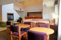 Budget Host Inn - parking