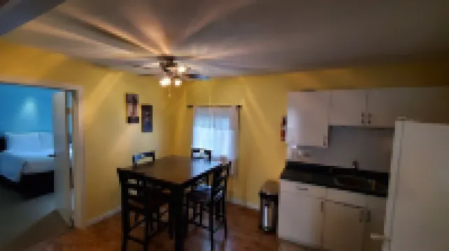 コモックス バレー イン & スイーツ コートネイのホテル