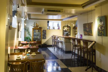 La Galería Отели рядом с достопримечательностью «Улия»