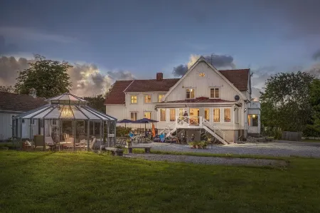 Villa Bro Отели в г. Munkedal